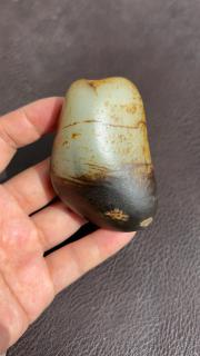 黑油皮青花 形状饱满 肉细过灯 中间一条一线天 重量158克