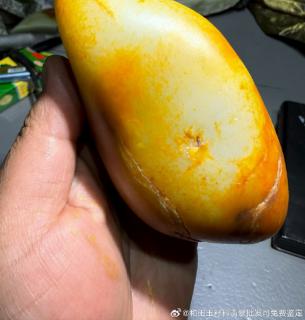 新疆和田玉籽料原石,红皮白肉串青花,1160克,前段一起收的料子,白度一