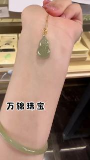潮宏基 葫芦和田玉吊坠18k金彩金吊坠福禄颈饰送妈妈生日礼物女 预售