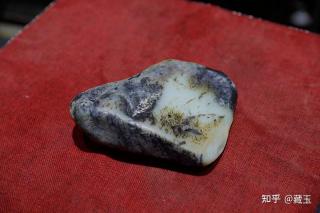 和田玉里的顶级山流水,每一种都极为少见,有一种比籽料还贵!