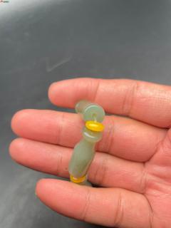 和田玉烟嘴手链一个