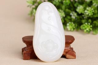 和田玉白玉莲花挂件86.1823克