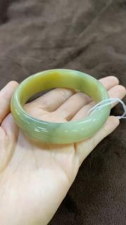 💰1280,三色款,精品和田玉手镯,料子细腻质感顺滑,特色款实物更漂亮