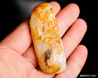 天然真皮老熟料!难得一见的和田红黑皮籽料"镇守一方"!