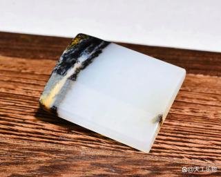 很像皮色的黑糖料!奇特的和田玉"俄黑皮料"!