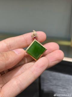 十五【和田玉】18k金镶碧玉吊坠